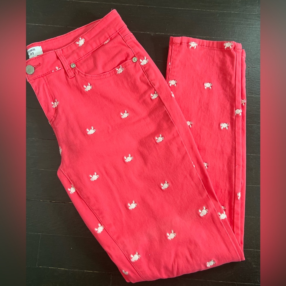 Crown & Ivy Women’s Pink Pants with Embroidered Crabs